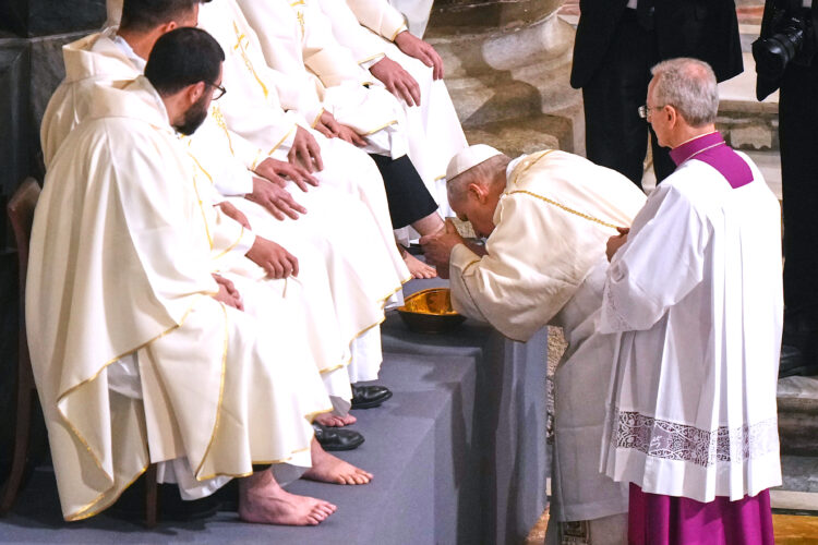 Pope revives Holy Thursday foot-washing of priests